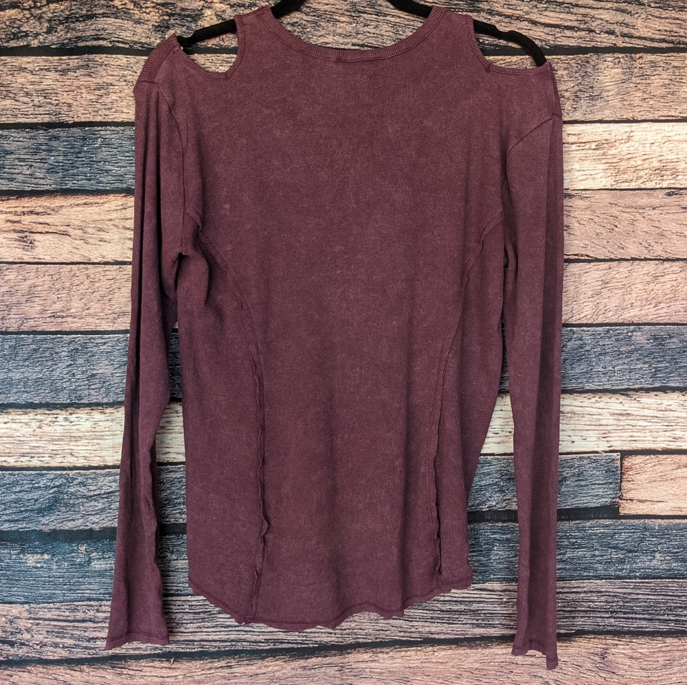 Rock & Republic Cold Shoulder Top - Picture 3 of 5